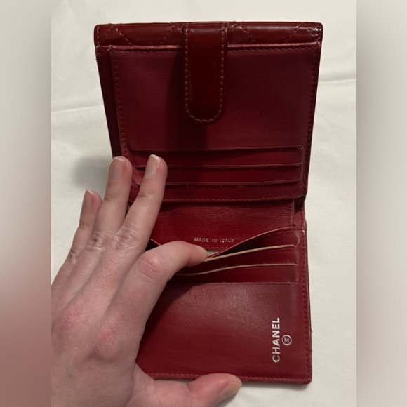 AUTHENTIC CHANEL Red Matelasse Patent Leather Interlocking C CC Quilted Wallet - Picture 13 of 16
